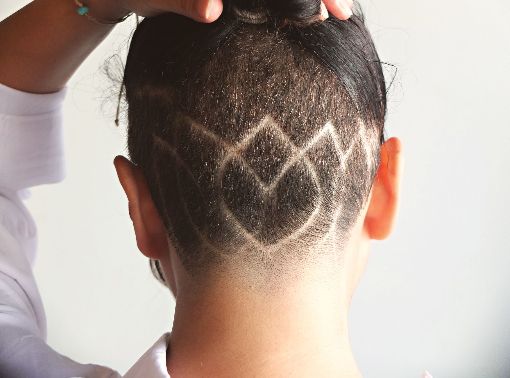 Diseño freestyle grabado en el cabello